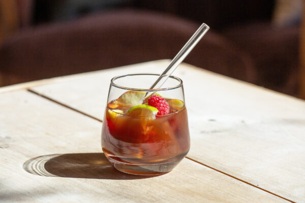 Coffee Sangria, Kaffeerezept fertig zubereitet auf einem Tisch