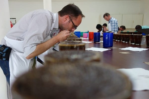 Thomas CoE ruanda Cupping - Sensorik: in 6 Schritten zum Kaffee-Profi